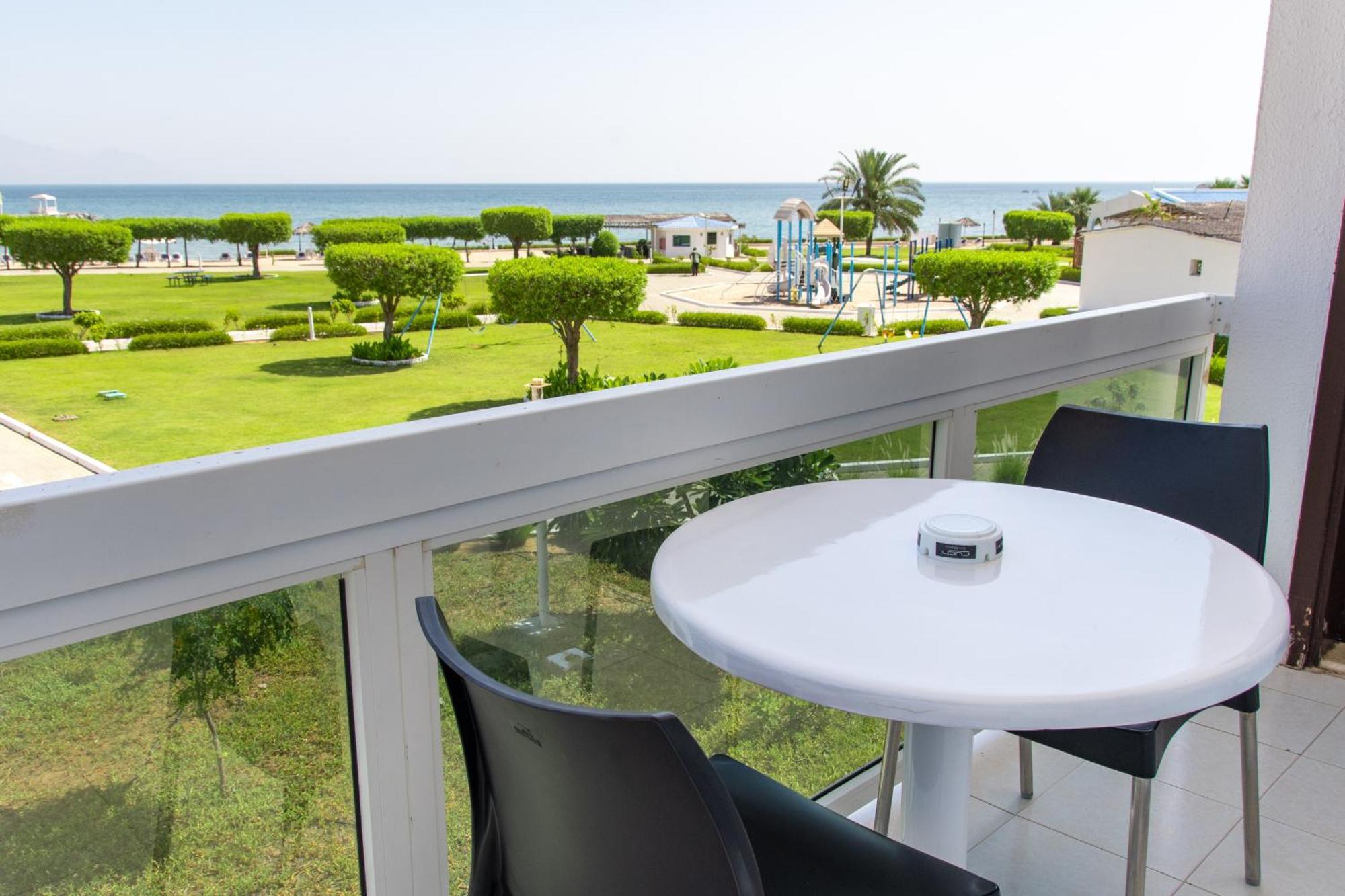 Holiday Beach Resort Dibba Esterno foto